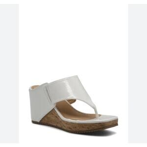 Adrienne Vittadini Chee Platform Wedge Thong Sandal in white Size 7